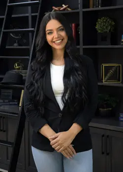 closet factory employee Skylar-Silverstein