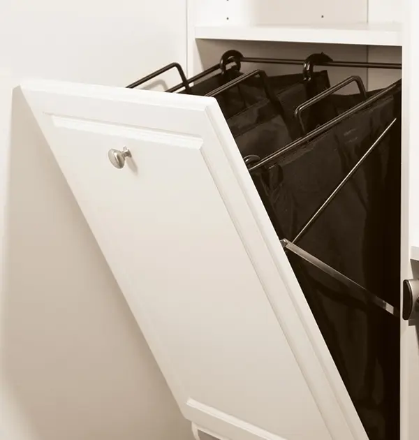 Tilting hamper