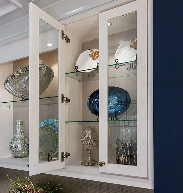 Wall unit Glass shelves covered by doors with glass inserts