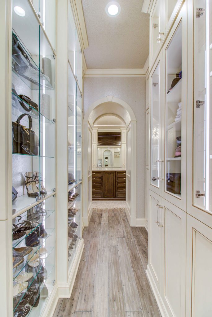 showcase cabinets in hallway for handbags