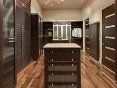 How to Transform an Extra Room into a Walk-In Closet