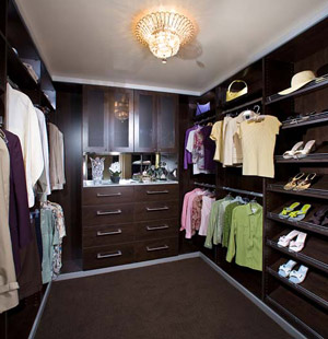 Why Select Custom Closets Over Wire Shelving?