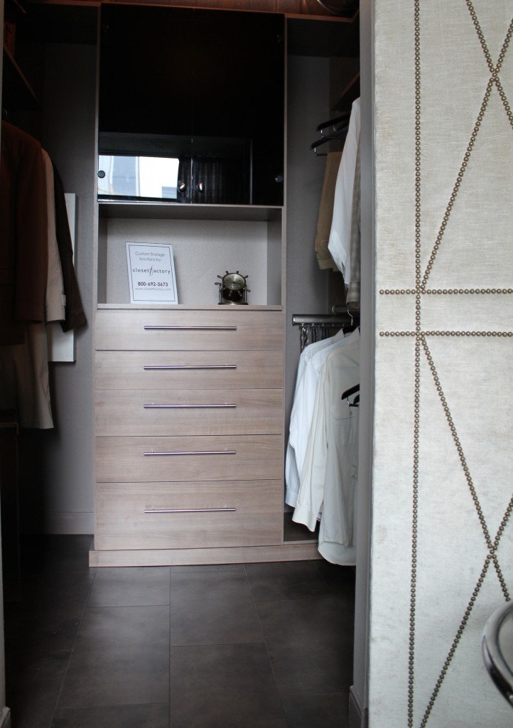 Met Loft - Bedroom Closet 