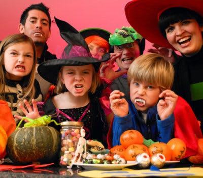 How to Organize Halloween Decorations & Family Costumes