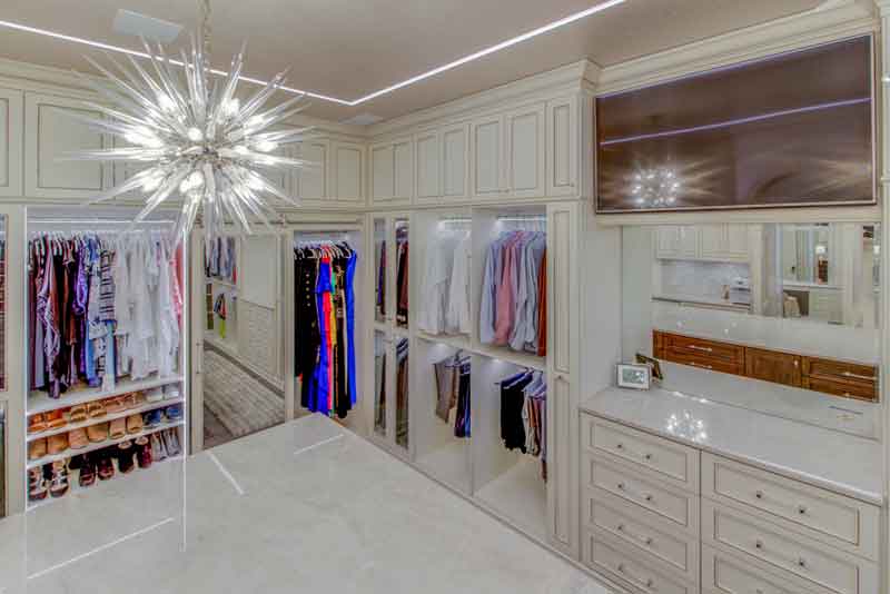 How To Personalize A Custom Dressing Room Closet Factory