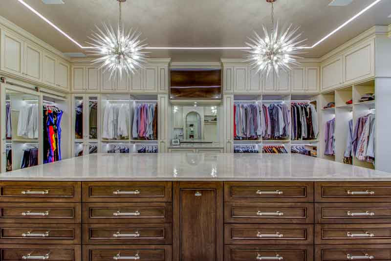 Custom Dressing Room Improves Organization