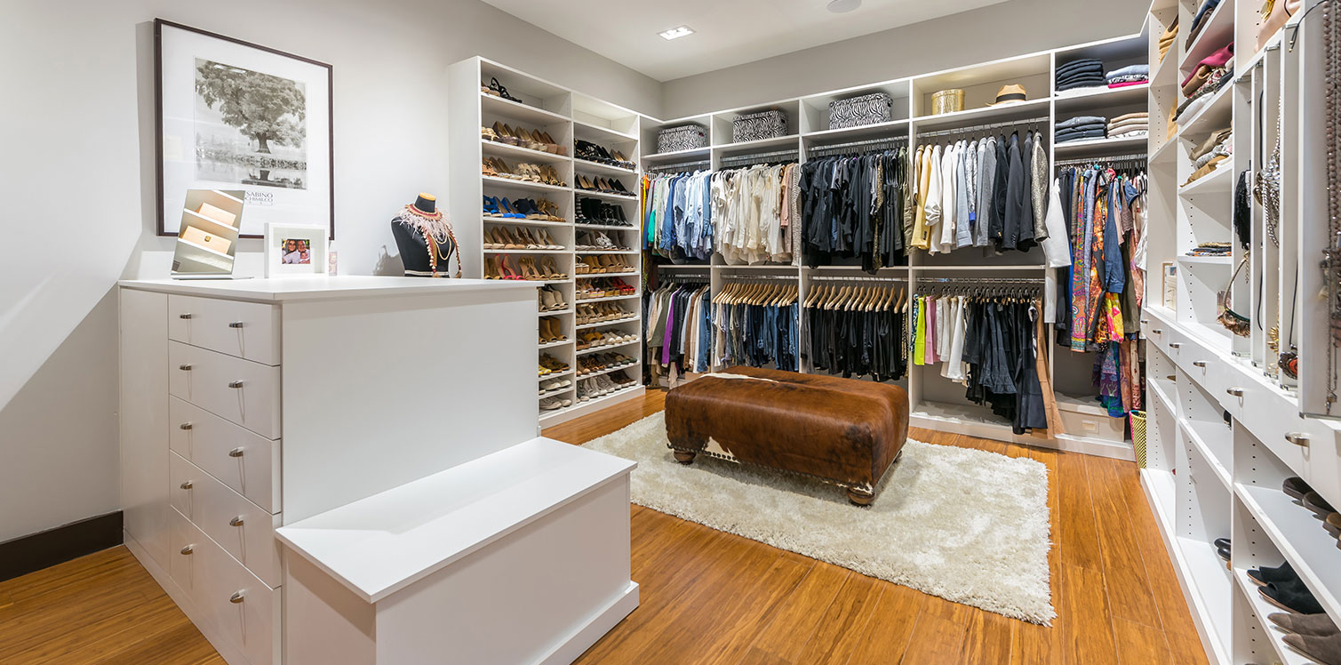 Modern Dressing Room Wood Walk in Closet Design Customized Bedroom