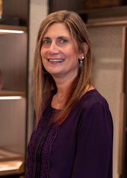 closet factory employee Cindy