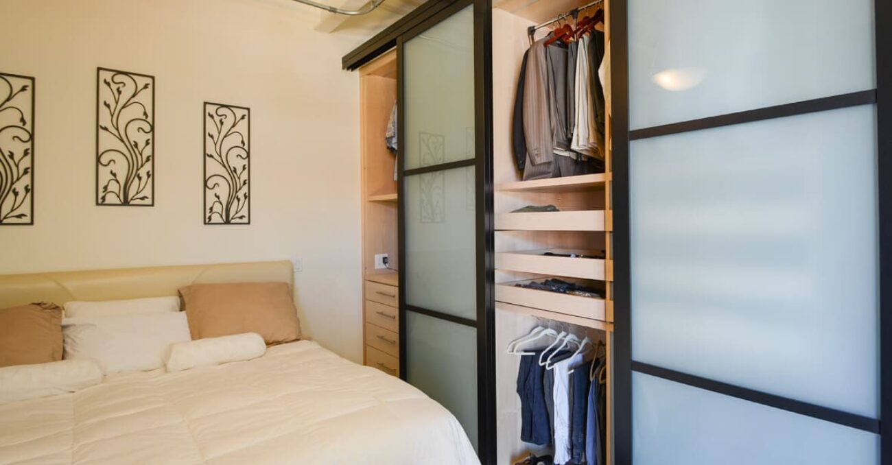 Reach-In closet with pull-out drawers for accessories and pant hangers