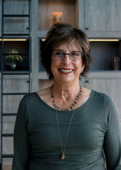 Laura Birns headshot