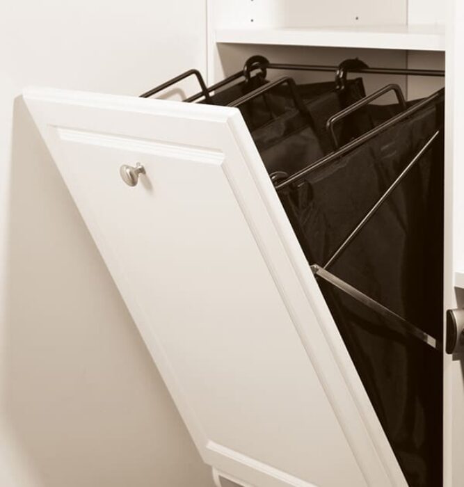 Tilting hamper