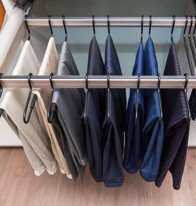 Pull out pant rack
